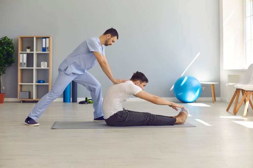 physical therapy in Lahore - patient doing rehabilitation exercise