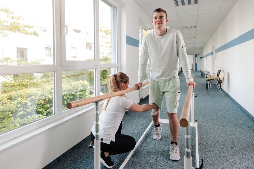 Post-operative physiotherapy in Lahore – guided surgery recovery exercises.