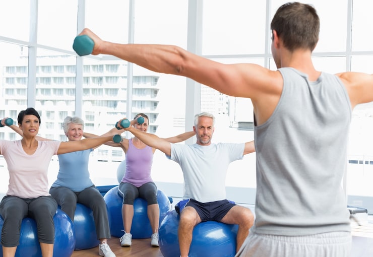 physiotherapy FAQs Lahore fitness class with dumbbells by best physiotherapist